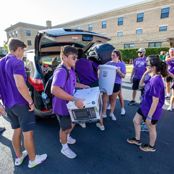 Students helping freshman move in