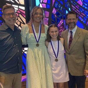 Dr. Doug Mendenhall ('82), Londyn Gray, Sheridan Wood and Dr. Kenneth Pybus ('89) at the University Scholars Ceremony.
