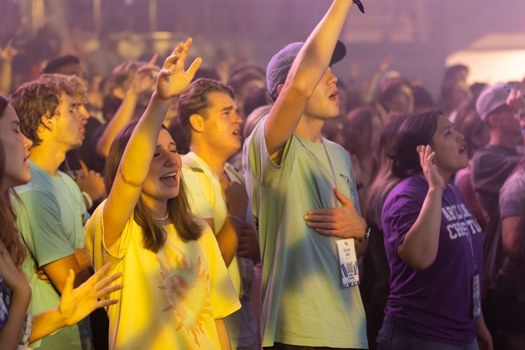 Incoming students worship during Late Night Worship during Wildcat Week in 2022.