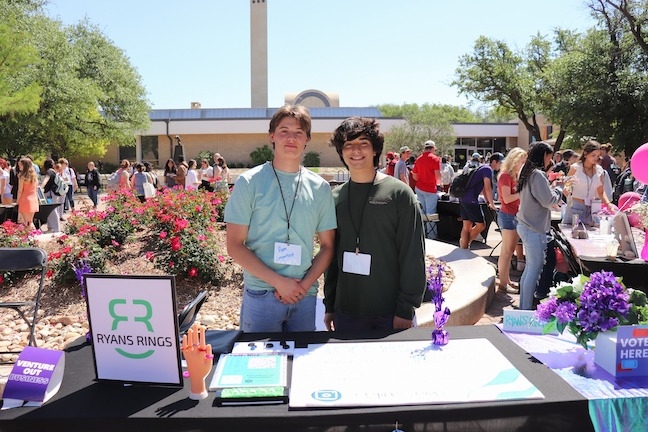 Students at the Spring 2023 Venture Out Market.