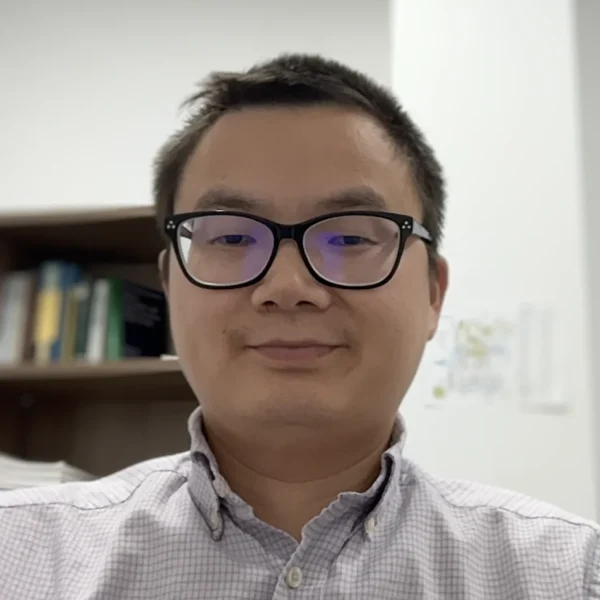 A portrait of Roy Liu.