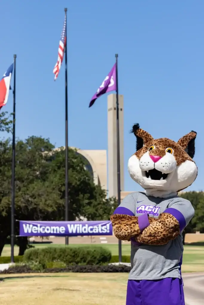 Willie the Wildcat stands in front of a banner reading "Welcome Wildcats".