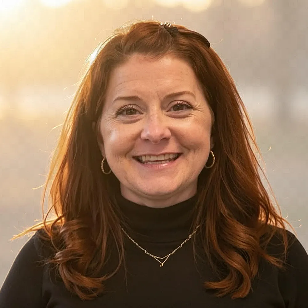 Portrait of Leigh Zurek.